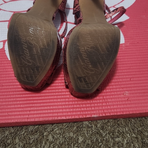 Shoes - Picture 2 of 4